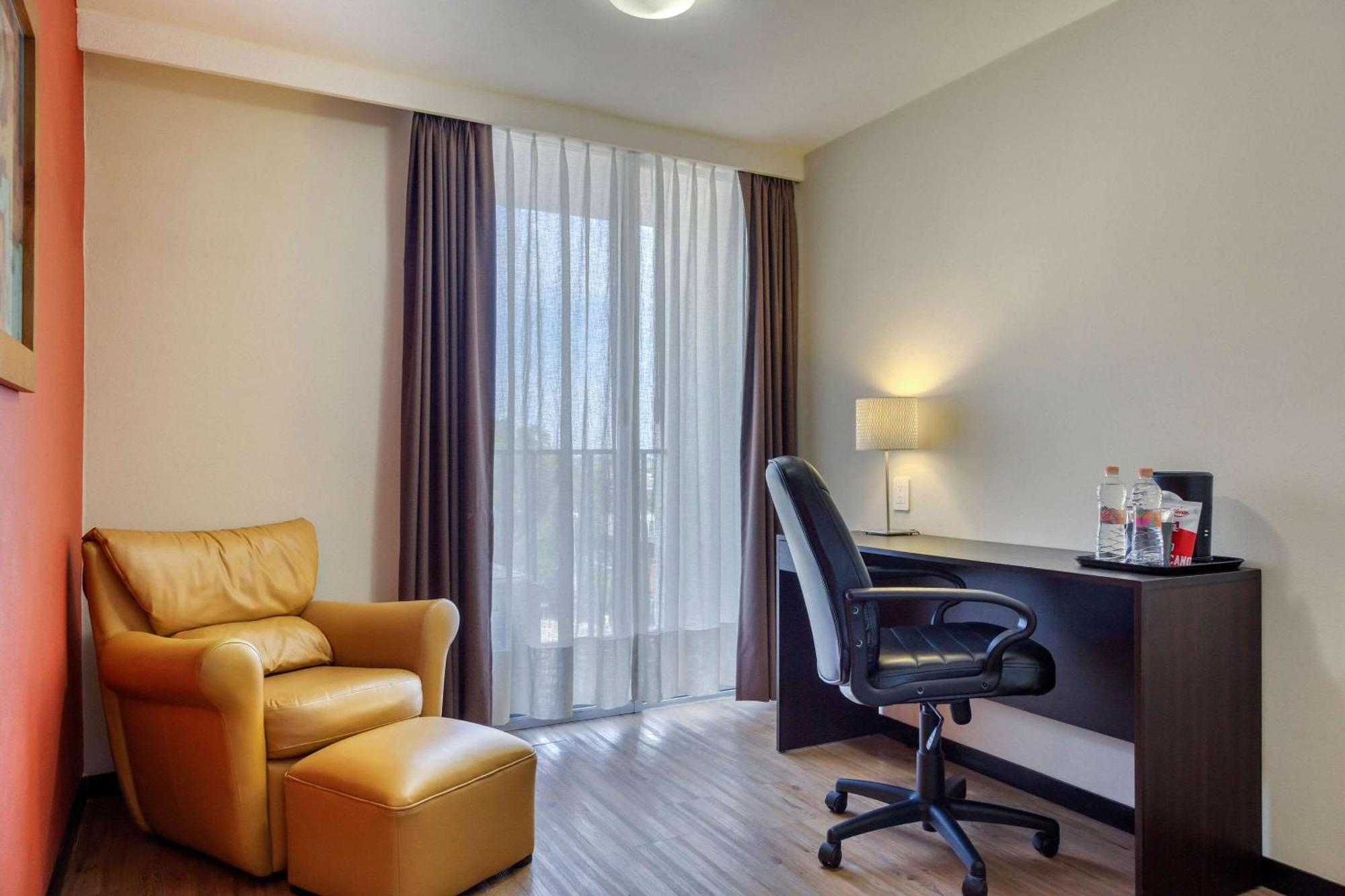 Comfort Inn סן לואיס פוטוסי מראה חיצוני תמונה